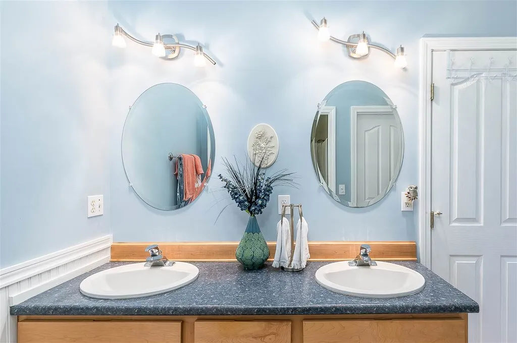11 Connemara Drive Chichester NH 03258