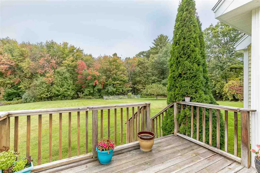 11 Connemara Drive Chichester NH 03258
