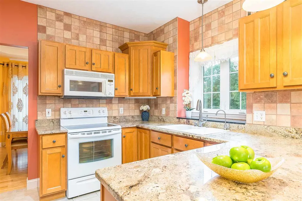 11 Connemara Drive Chichester NH 03258