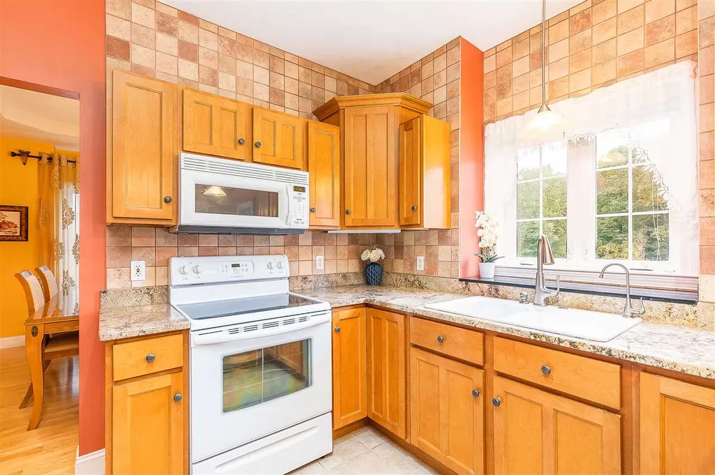 11 Connemara Drive Chichester NH 03258