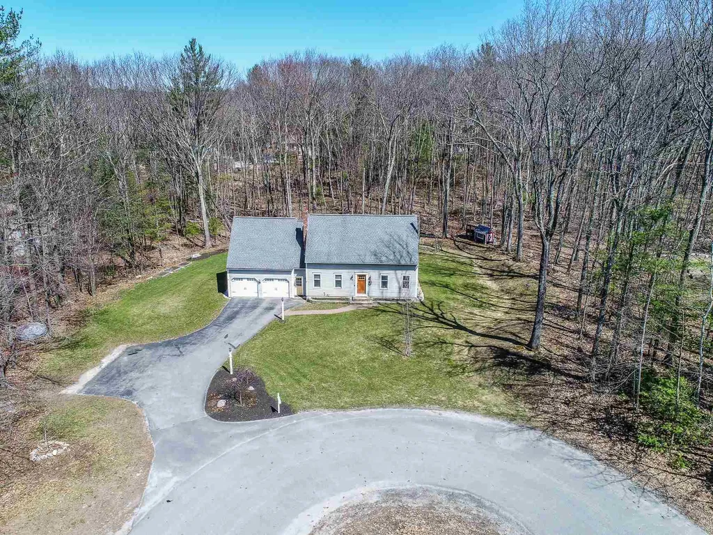 9 Poplar Circle Londonderry NH 03053