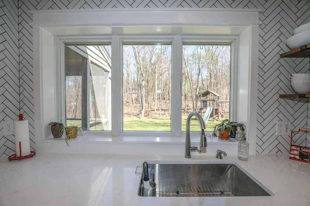 9 Poplar Circle Londonderry NH 03053