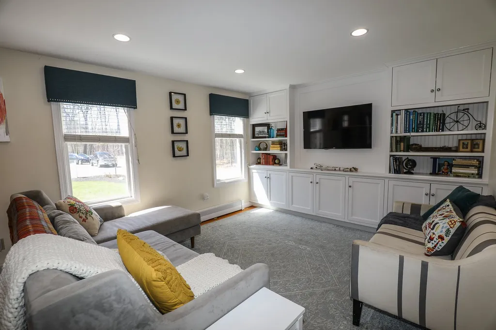 9 Poplar Circle Londonderry NH 03053