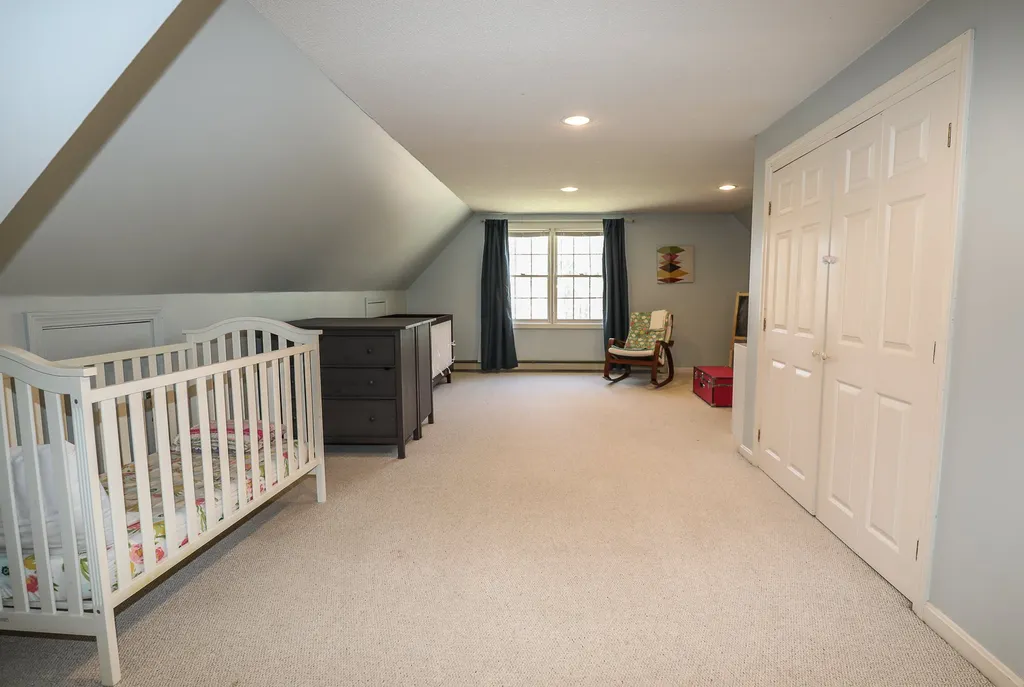 9 Poplar Circle Londonderry NH 03053