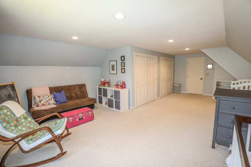 9 Poplar Circle Londonderry NH 03053