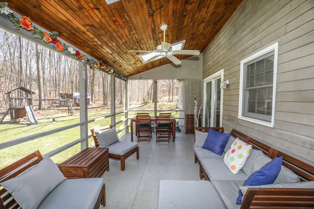 9 Poplar Circle Londonderry NH 03053