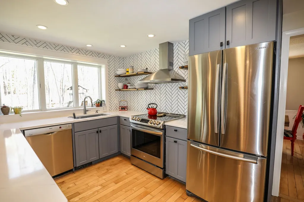 9 Poplar Circle Londonderry NH 03053