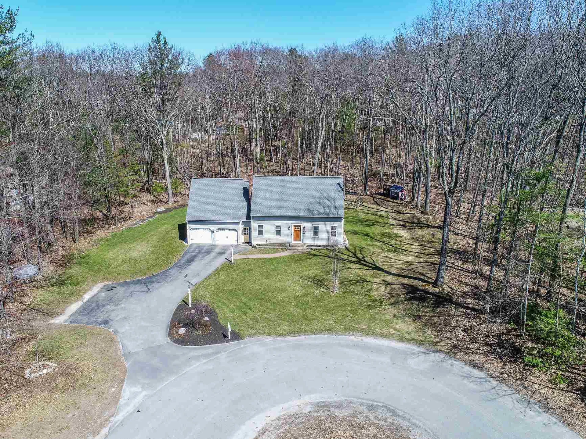 9 Poplar Circle Londonderry NH 03053