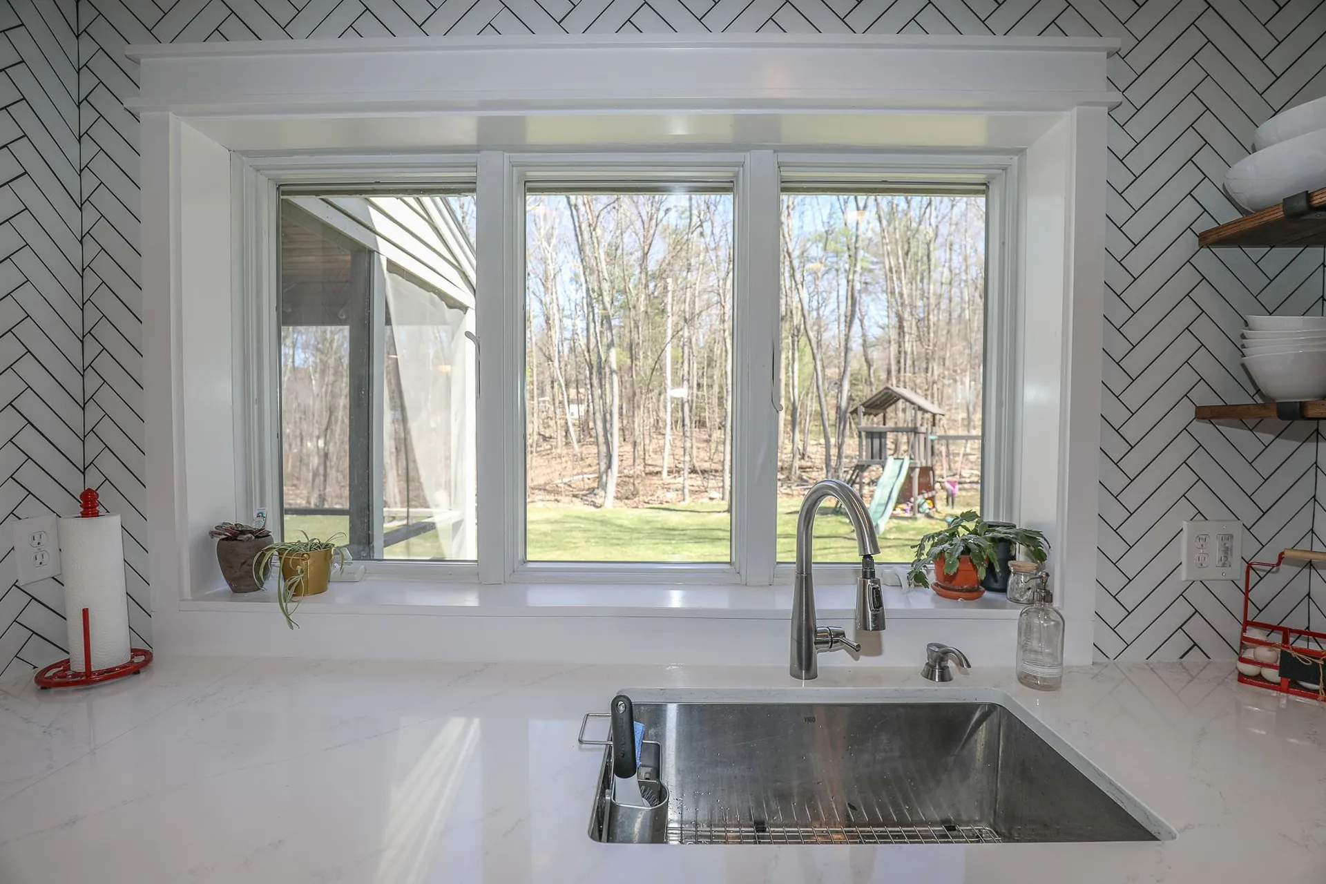 9 Poplar Circle Londonderry NH 03053