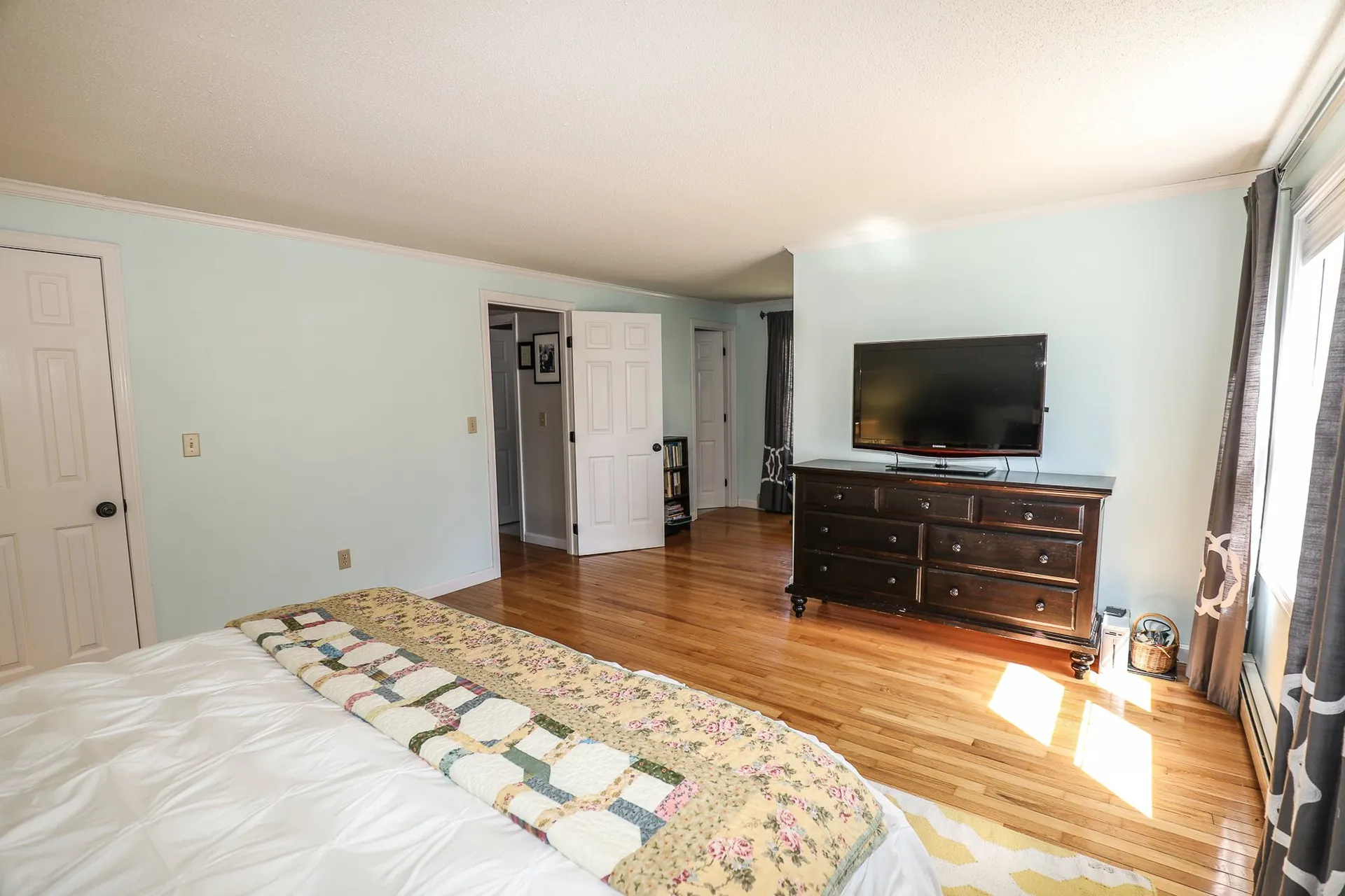 9 Poplar Circle Londonderry NH 03053