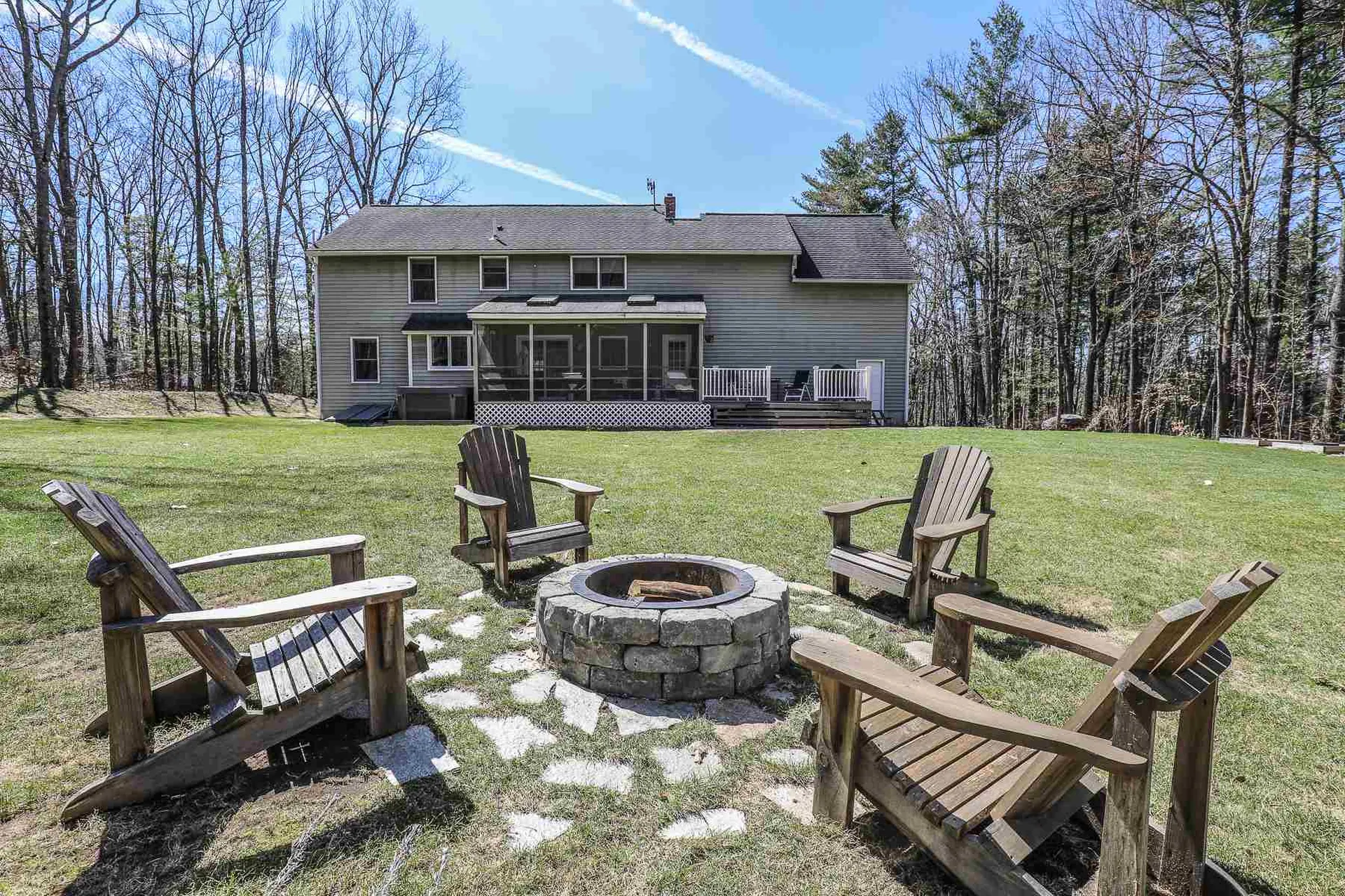 9 Poplar Circle Londonderry NH 03053