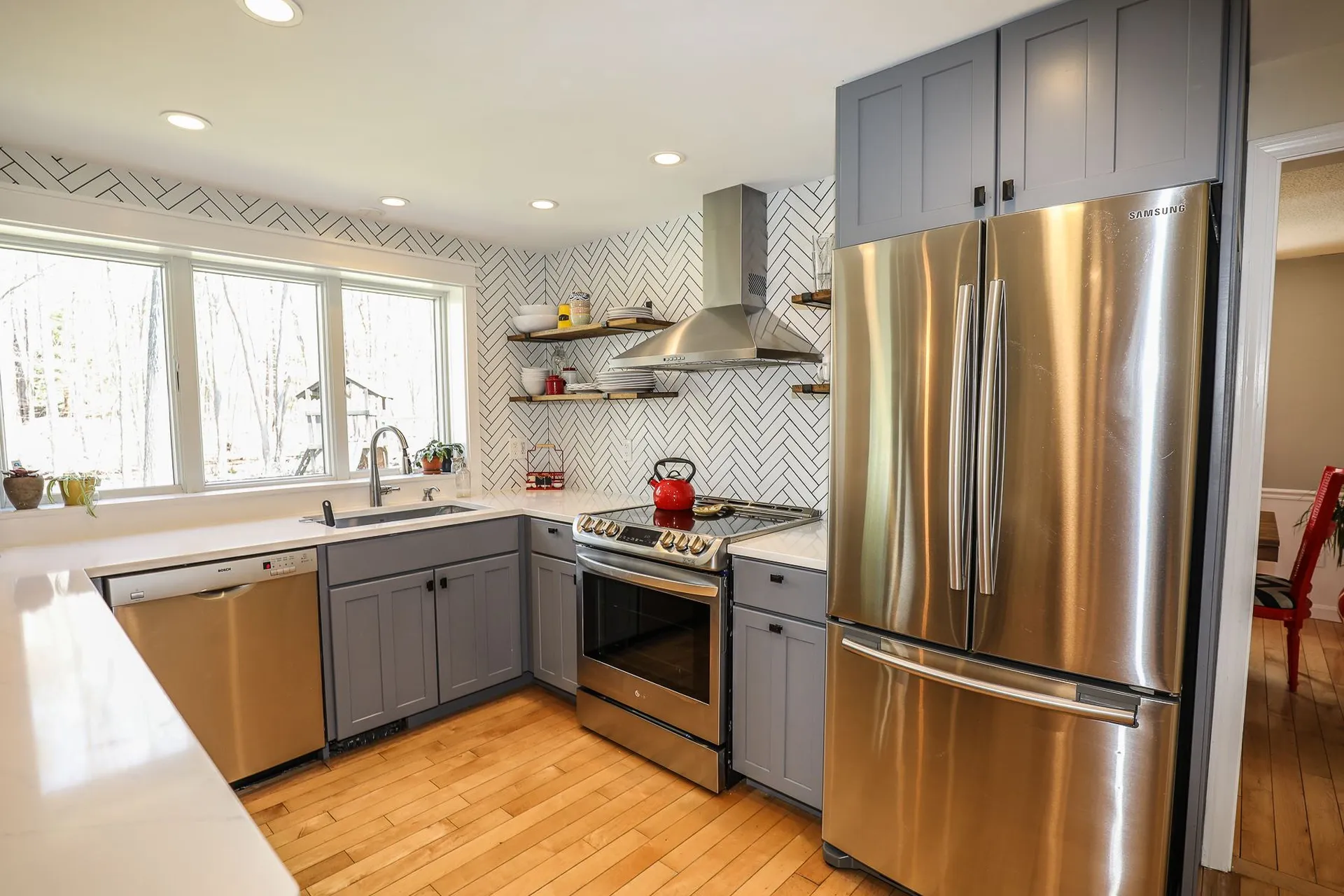 9 Poplar Circle Londonderry NH 03053