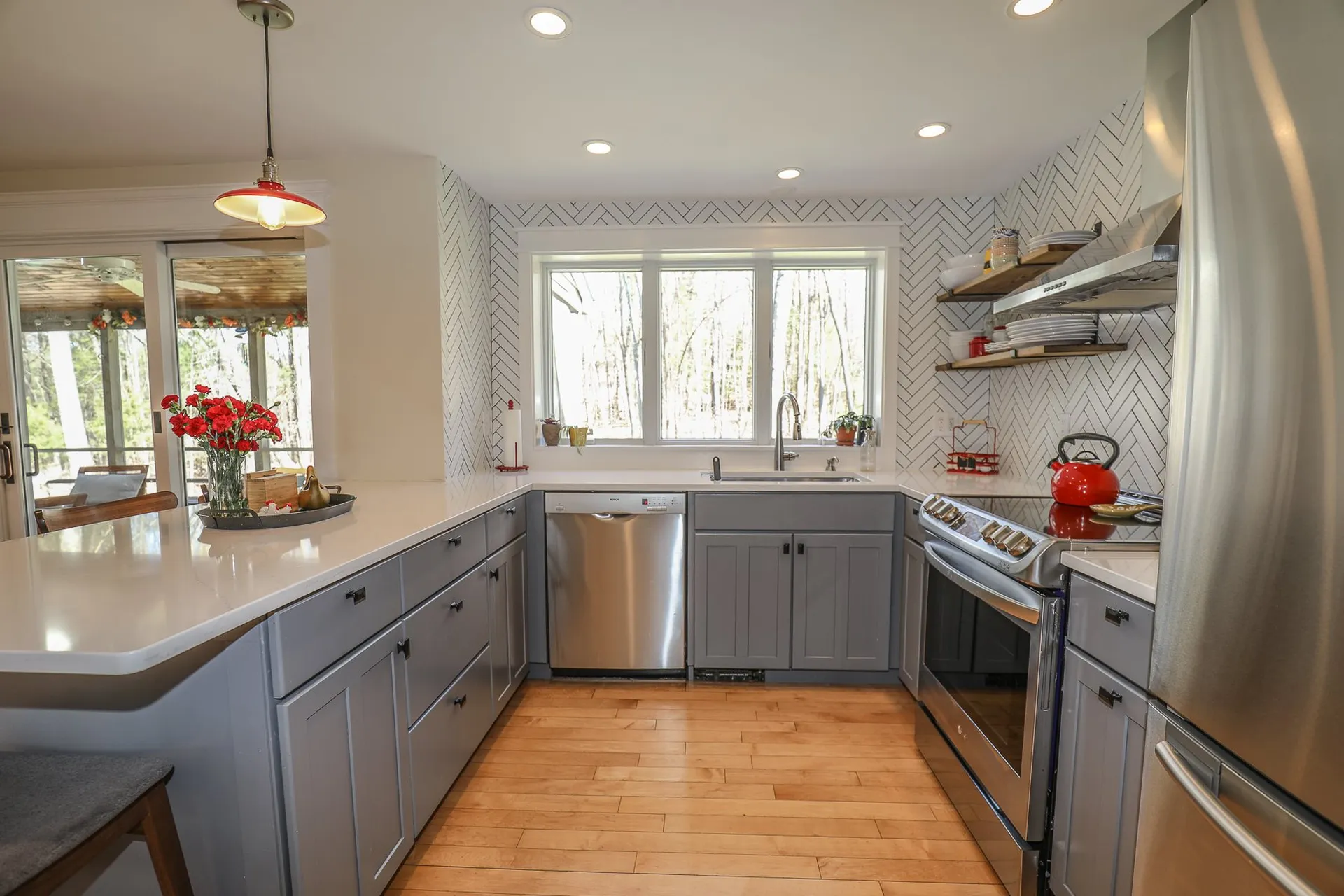 9 Poplar Circle Londonderry NH 03053