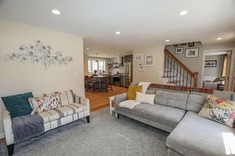 9 Poplar Circle Londonderry NH 03053