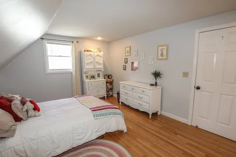 9 Poplar Circle Londonderry NH 03053