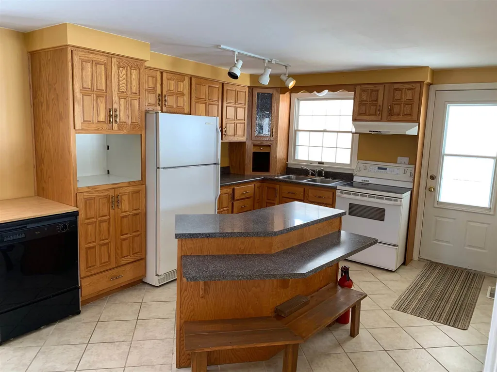 27 Nathan Street Canaan VT 05903