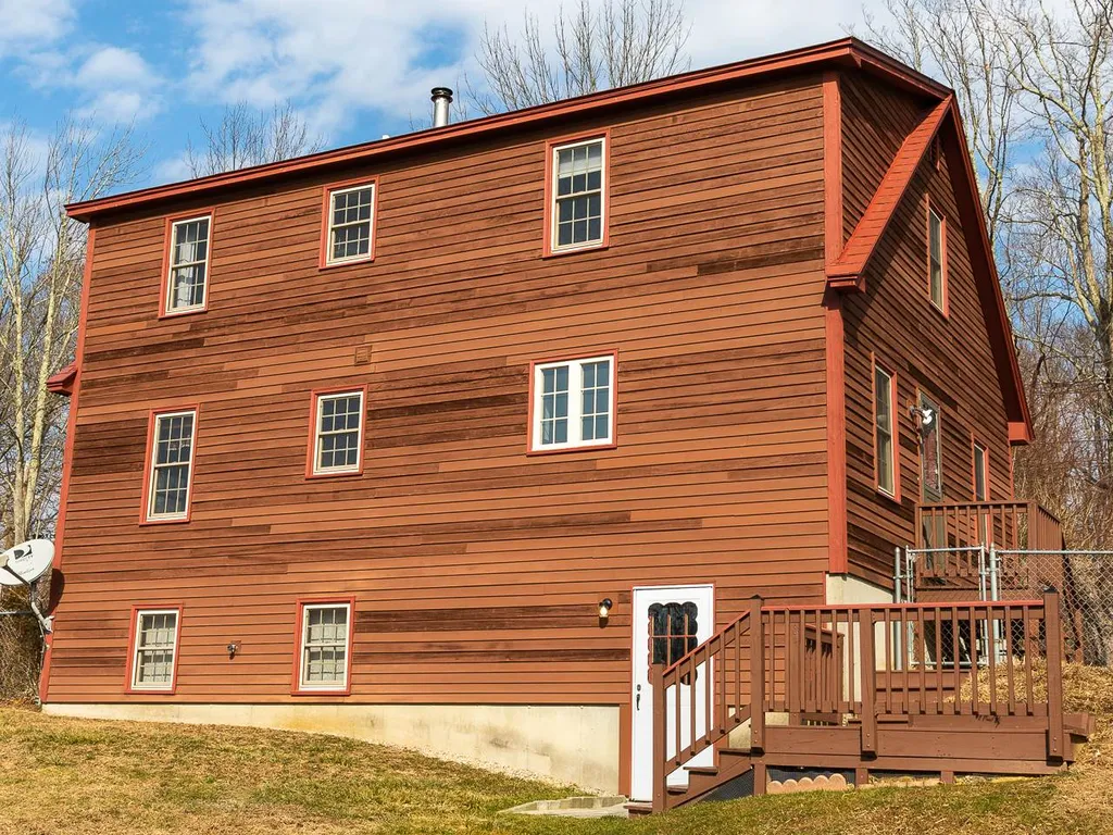 94 Elm Street Epping NH 03042