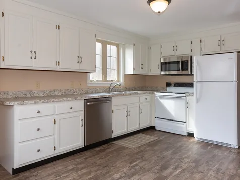 94 Elm Street Epping NH 03042
