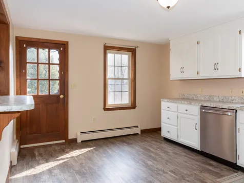 94 Elm Street Epping NH 03042