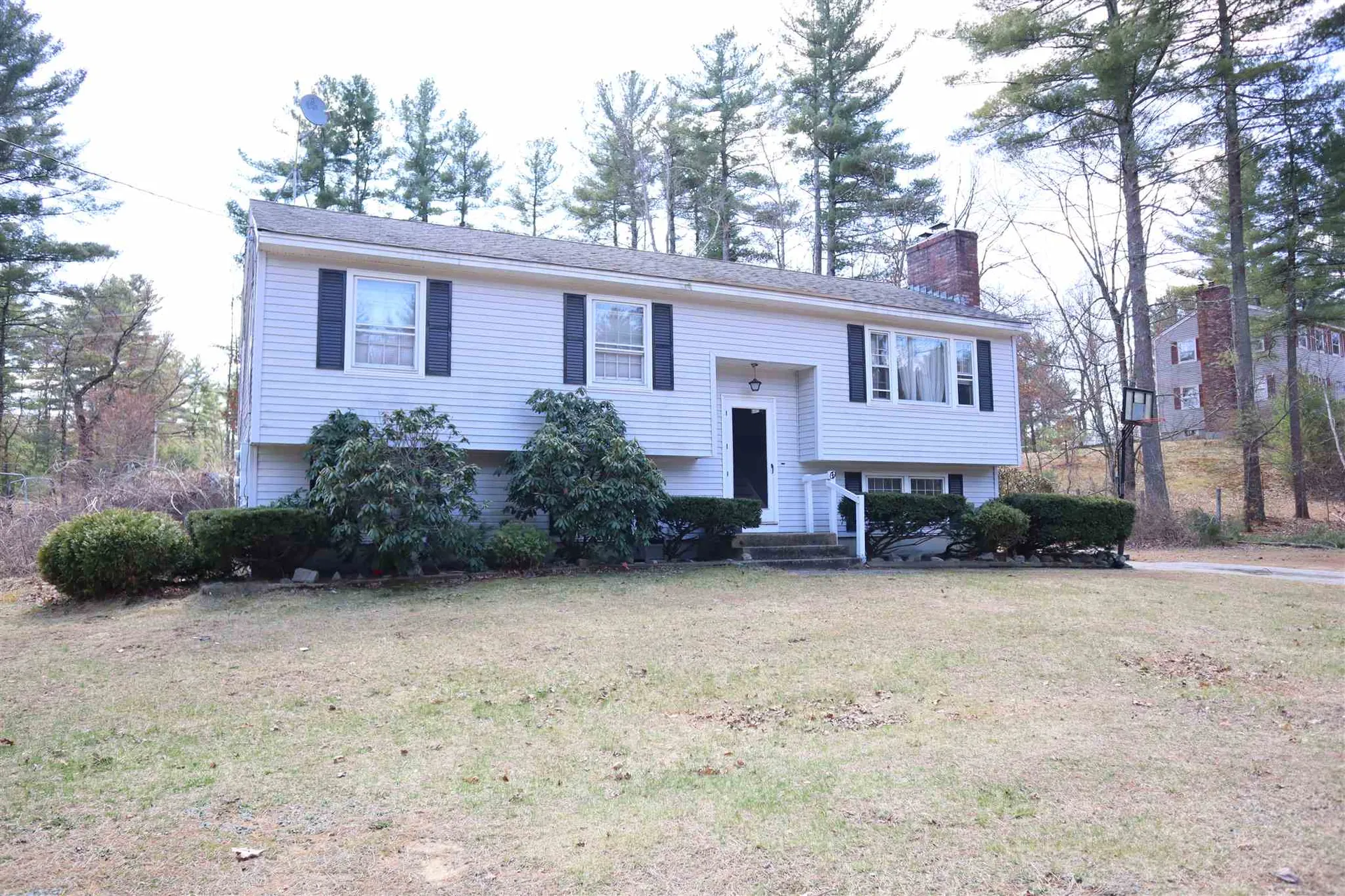 69 Nesenkeag Drive Litchfield NH 03052