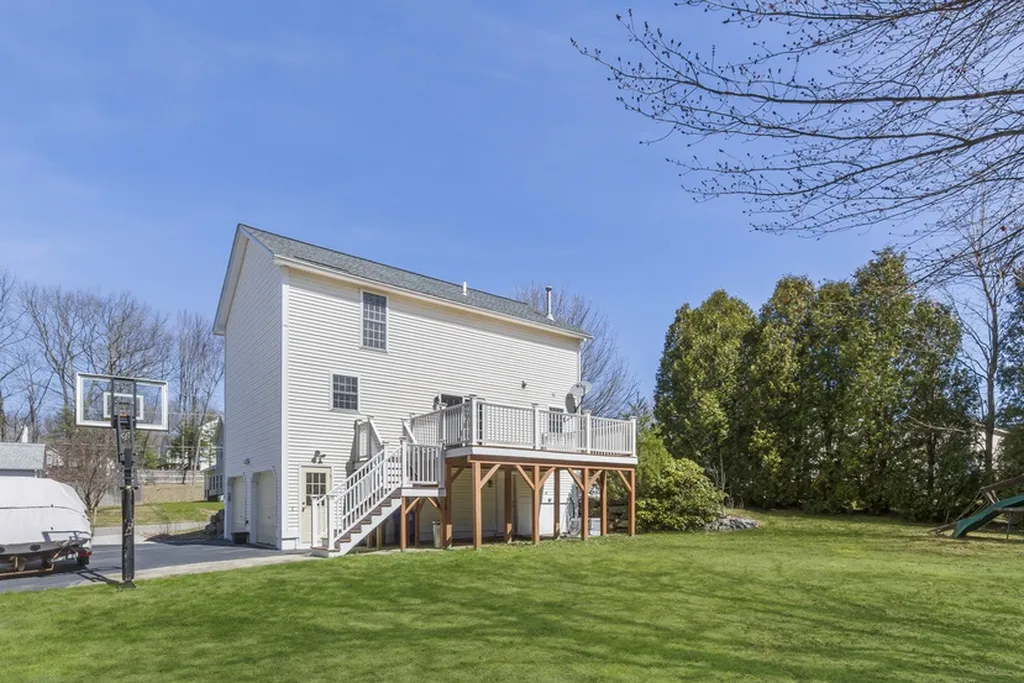 48 Independence Lane Manchester NH 03104