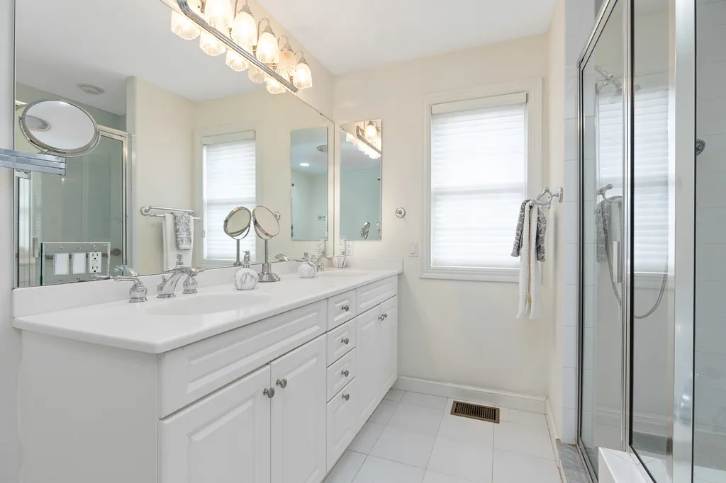 7 Old Bay Road New Castle NH 03854