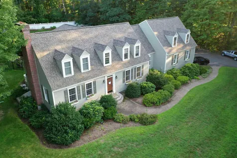 12 Isabella Drive Londonderry NH 03053
