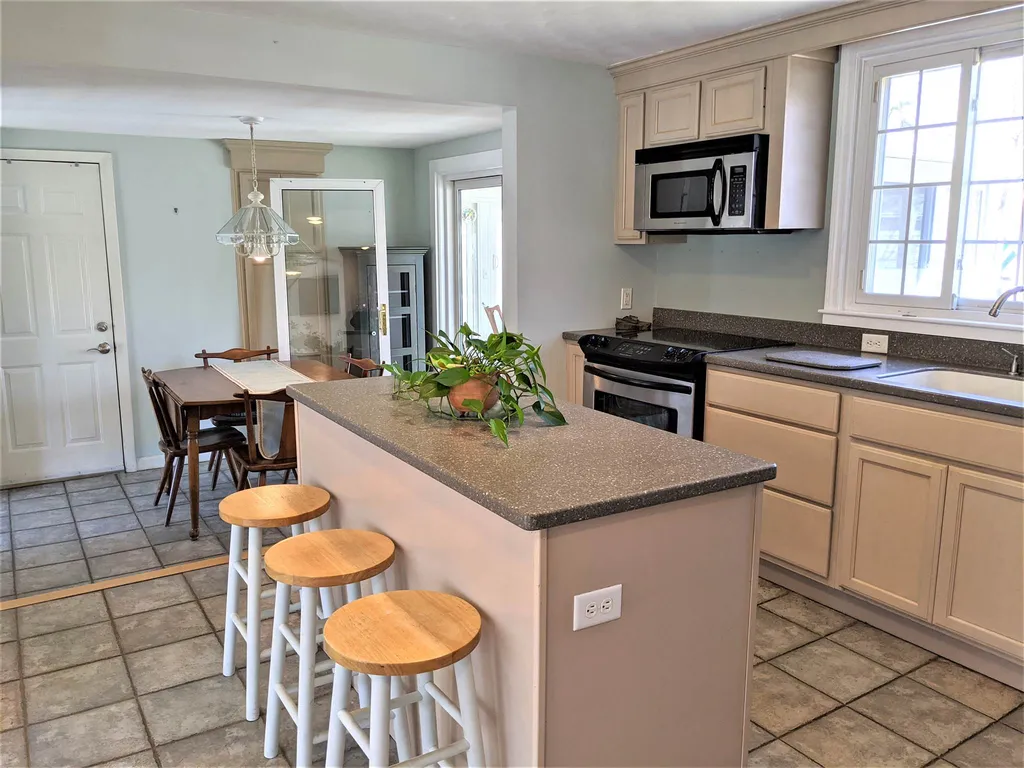 6 Berkshire Lane Dover NH 03820