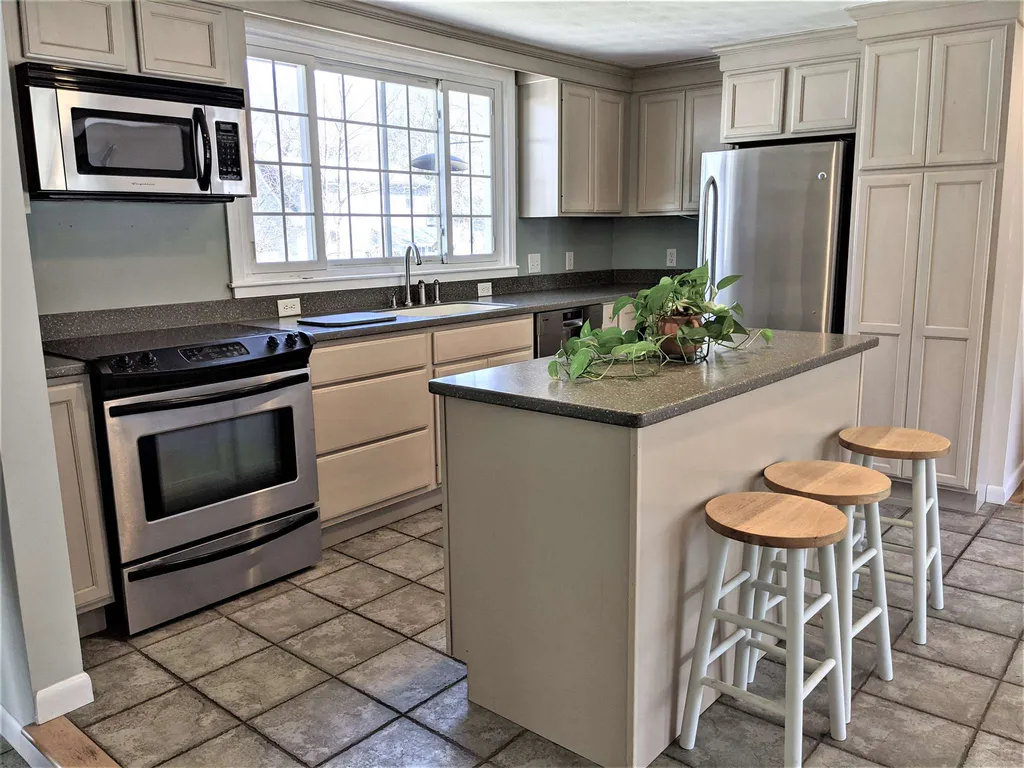 6 Berkshire Lane Dover NH 03820