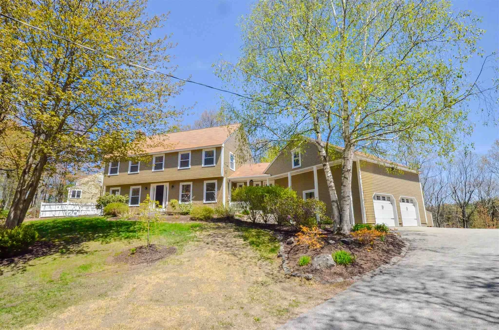 78 Hitching Post Lane Bedford NH 03110