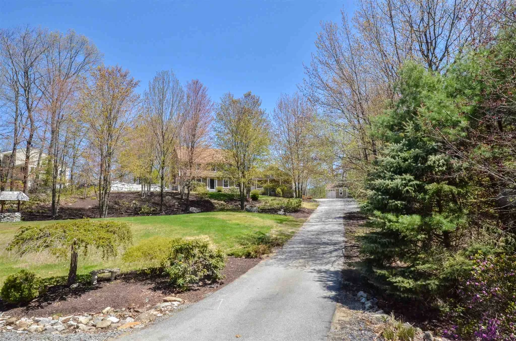 78 Hitching Post Lane Bedford NH 03110