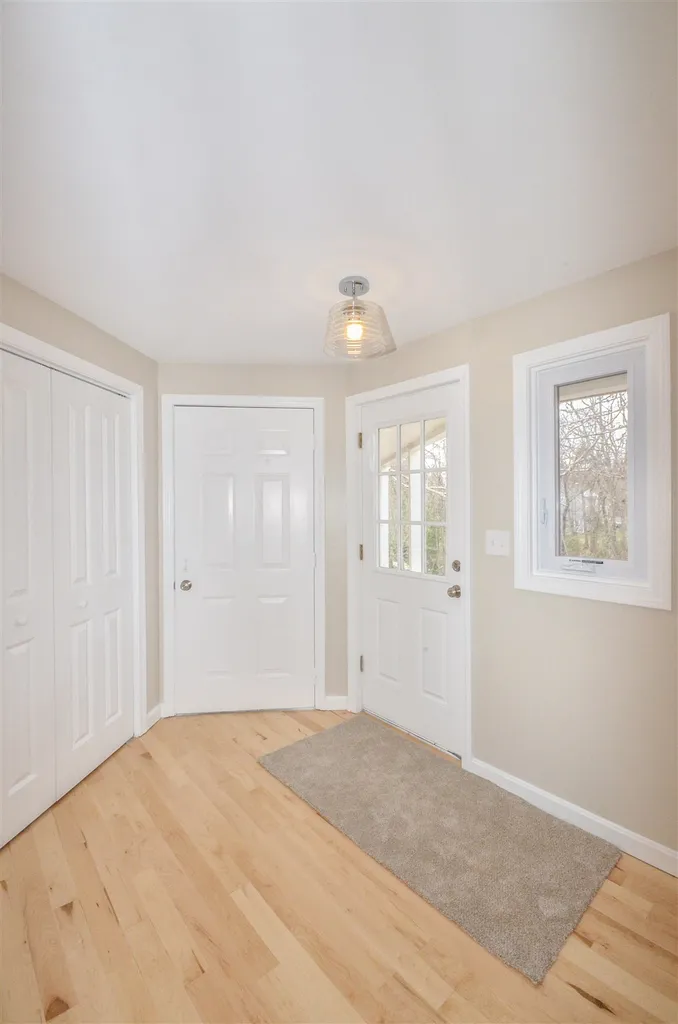 78 Hitching Post Lane Bedford NH 03110