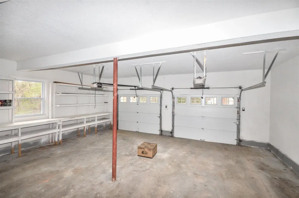 78 Hitching Post Lane Bedford NH 03110