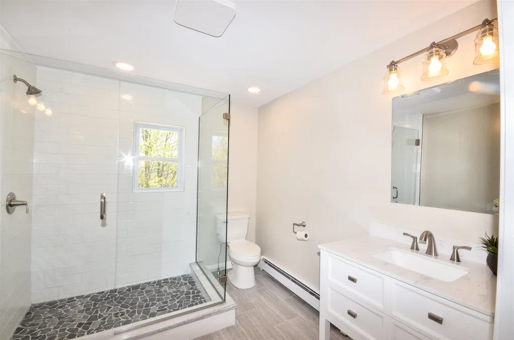 78 Hitching Post Lane Bedford NH 03110