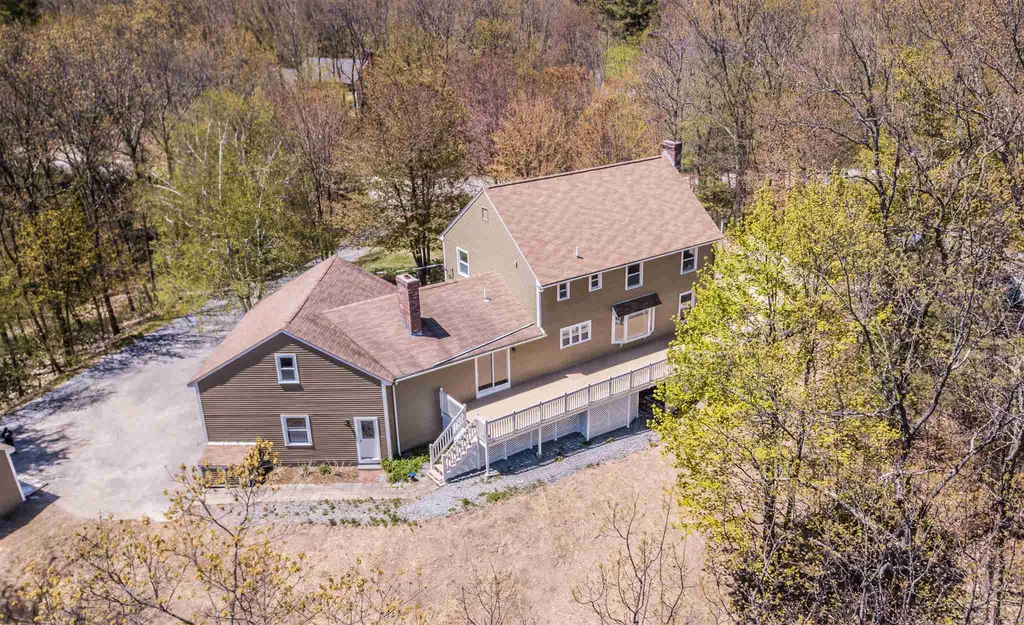 78 Hitching Post Lane Bedford NH 03110