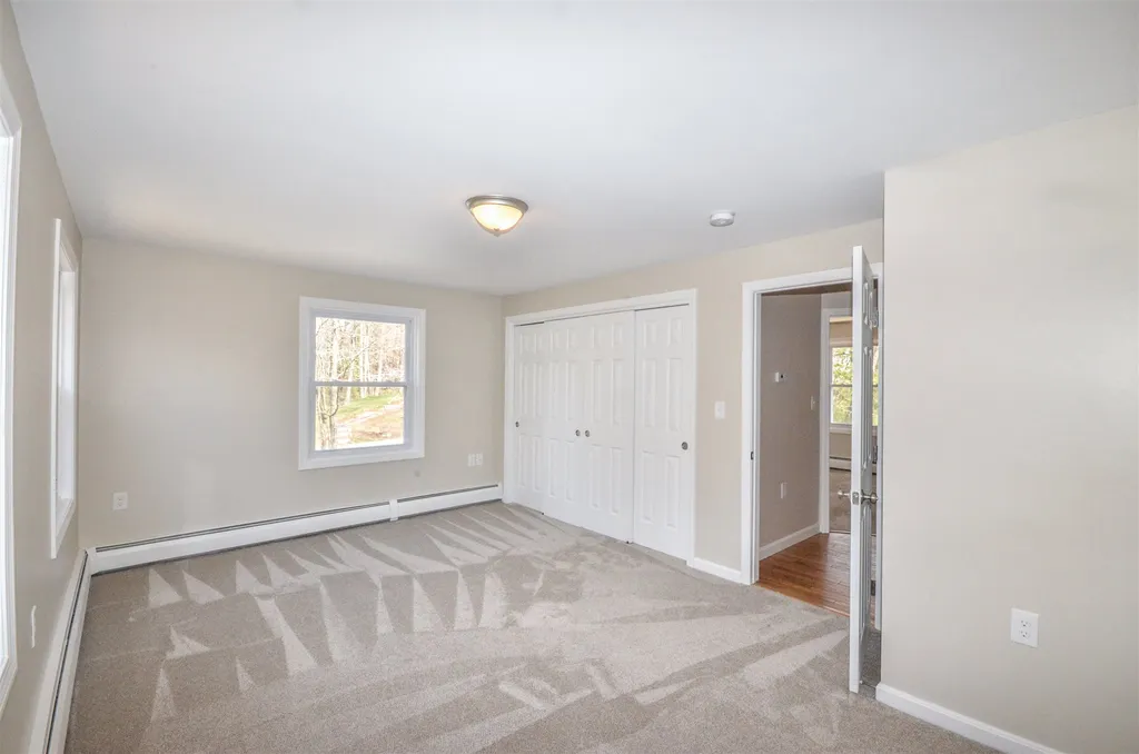 78 Hitching Post Lane Bedford NH 03110