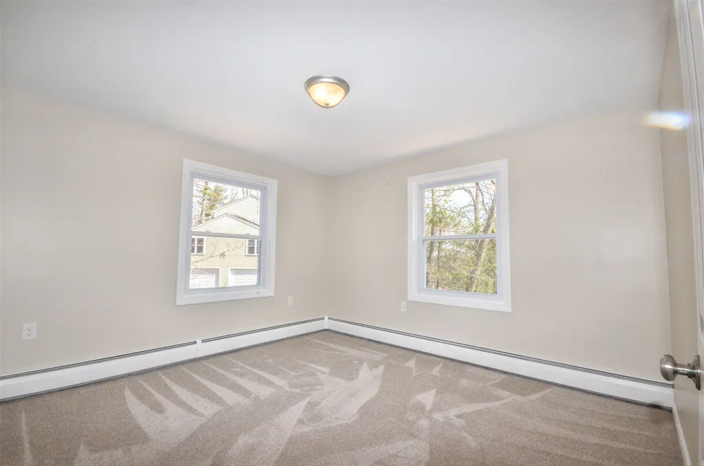 78 Hitching Post Lane Bedford NH 03110