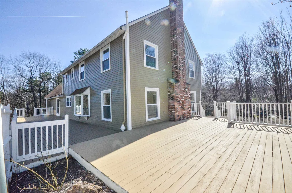 78 Hitching Post Lane Bedford NH 03110