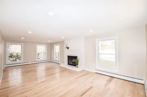 78 Hitching Post Lane Bedford NH 03110