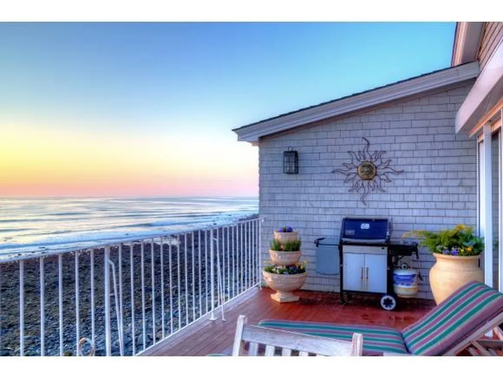 19 Dumas Avenue Hampton NH 03842