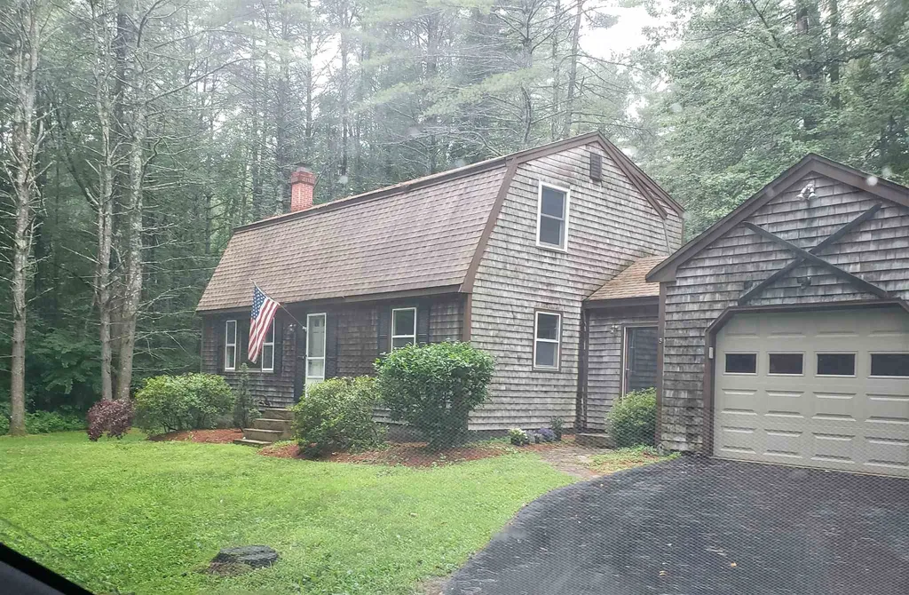 6 Schoolhouse Road Amherst NH 03031