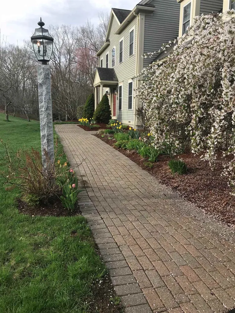 16 Easton Hill Lane Stratham NH 03885