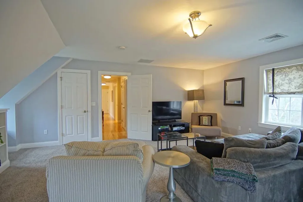 16 Easton Hill Lane Stratham NH 03885