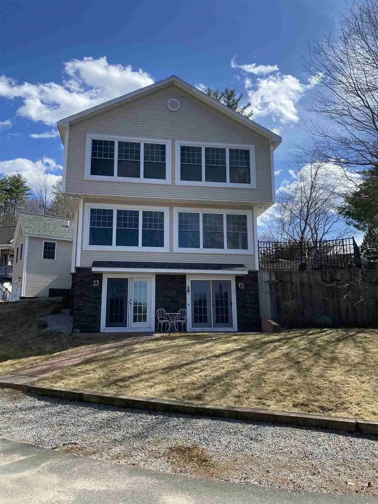 27 Peggys Cove Road Alton NH 03810