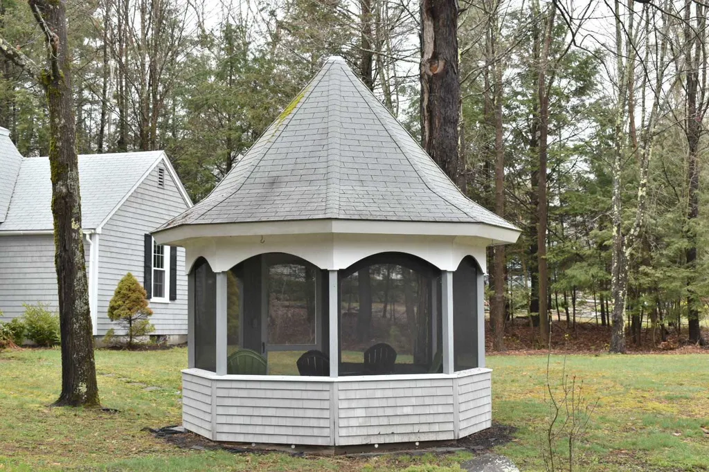 1 Maplewood Drive Wolfeboro NH 03894