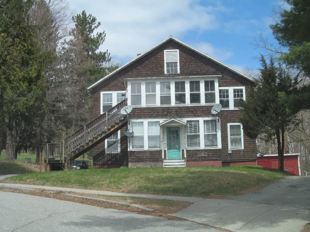 23 Lincoln Heights Claremont NH 03743