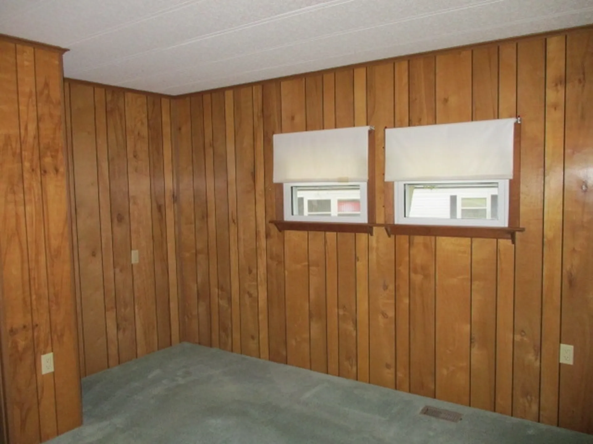84 Cynthia Circle Seabrook NH 03874