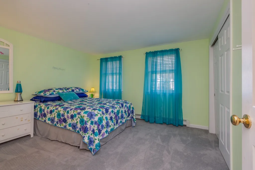 12 Mallard Lane Londonderry NH 03053
