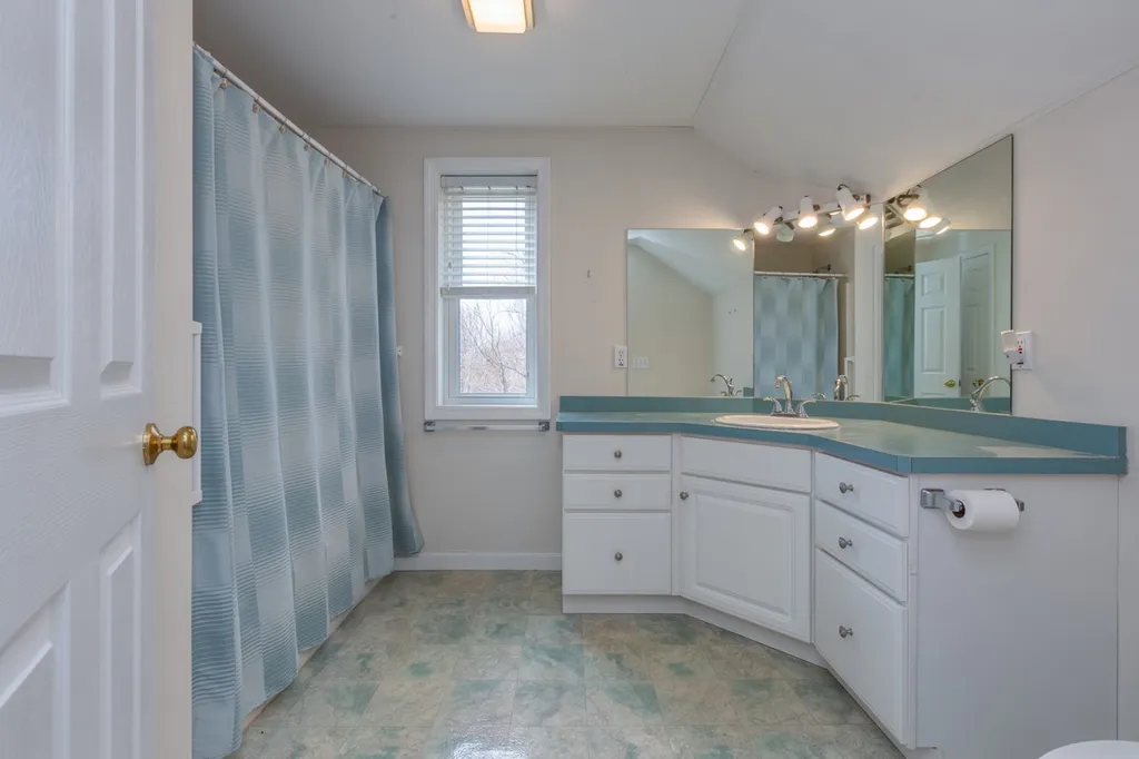 12 Mallard Lane Londonderry NH 03053