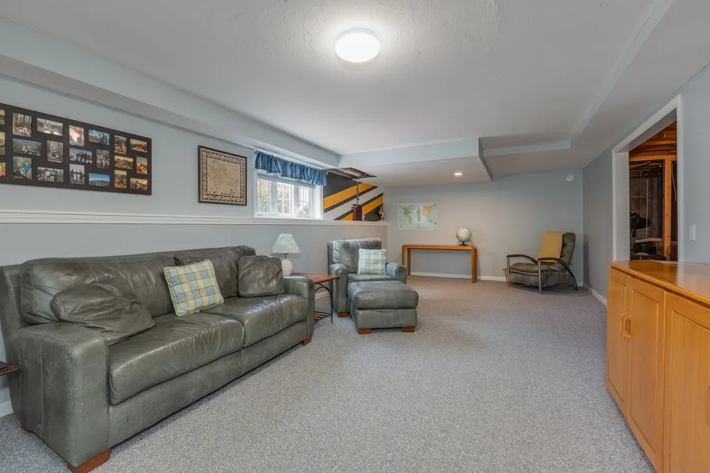 12 Mallard Lane Londonderry NH 03053